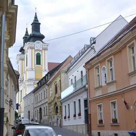 Central Vendeghaz Szekesfehervar Exterior photo